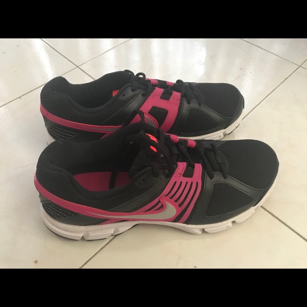 Women’s Nike sneakers